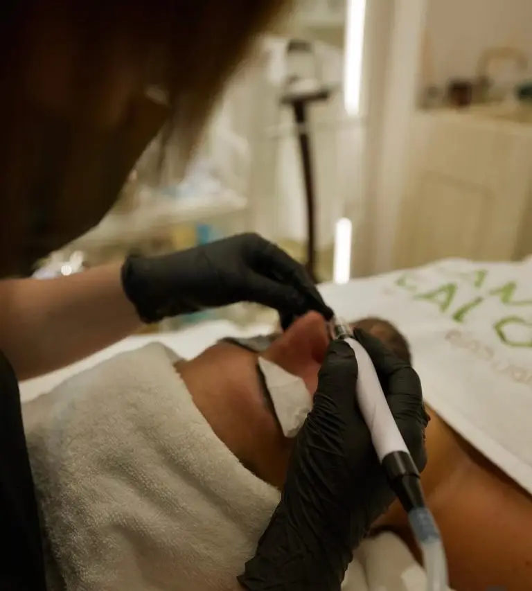 Express men’s facial for smooth, refreshed skin in Dubai